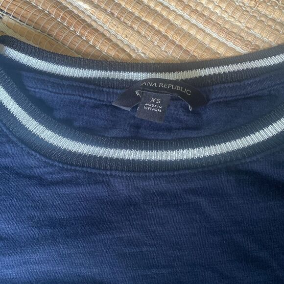 EUC Banana Republic SS navy t with ribbed white collar size XS - Picture 2 of 4